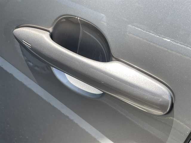 トヨタ ヤリス G 香川県 2020(令2)年 1.8万km ブラック/アバンギャルドブロンズメタリック 登録時走行距離：17137km/メーカー純正ディスプレイオーディオ/　BT接続/全方位カメラ/プリクラッシュセーフティシステム/レーンキープアシスト/クリアランスソナー/オートハイビーム/LEDヘッドライト/オートライト/レベライザヘッドライト/ビルトインETC/純正フロアマット/ステアリングスイッチ/プッシュスタート/スマートキー