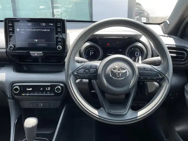 トヨタ ヤリス G 香川県 2020(令2)年 1.8万km ブラック/アバンギャルドブロンズメタリック 登録時走行距離：17137km/メーカー純正ディスプレイオーディオ/　BT接続/全方位カメラ/プリクラッシュセーフティシステム/レーンキープアシスト/クリアランスソナー/オートハイビーム/LEDヘッドライト/オートライト/レベライザヘッドライト/ビルトインETC/純正フロアマット/ステアリングスイッチ/プッシュスタート/スマートキー
