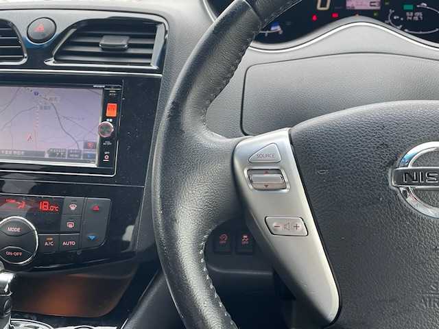 日産 セレナ HWS S HV Vセレ +SeftyⅡ 静岡県 2016(平28)年 5.4万km ブリリアントホワイトパール ●純正ナビ/(フルセグ/CD/DVD/Bluetooth)/(MP3155D-W)/●全方位カメラ/●クルーズコントロール/●衝突被害軽減システム/●レーンキープアシスト/●前後コーナーセンサー/●オートライト/●革巻きステアリング/●ステアリングスイッチ/●ETC/●前後ドライブレコーダー/●両側パワースライドドア/●電動格納ウィンカーミラー/●ドアバイザー/●スマートキー/●プッシュスタート/●純正フロアマット/●純正16インチアルミホイール/●ダブルSRS＋ABS/●車両取扱説明書/●ナビ取扱説明書