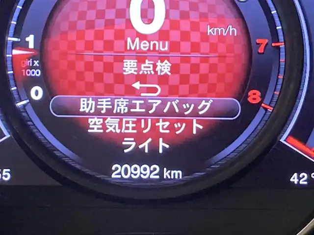 アバルト ５９５ 熊本県 2020(令2)年 2.1万km Gligio Campovolo ・キーレス/・パーキングセンサー/・OMPハンドル/・社外シフトノブ/・純正ディスプレイオーディオ/　【Bluetooth・USB】/・ETC/・OZ Racing17インチアルミ/・フォグランプ/・純正マット/・保証書/取説