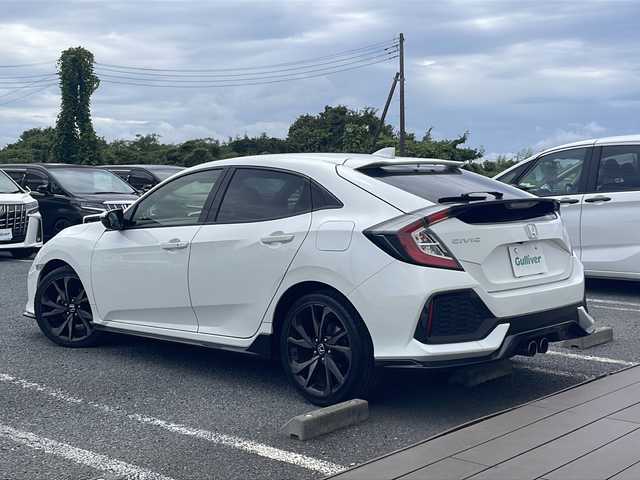 ホンダ シビック ハッチバック 千葉県 2018(平30)年 3.9万km ホワイトオーキッドパール ワンオーナー　ホンダセンシング　Ｂカメ　純正ナビ　ＶＸＭ－１８５ＶＦｉ　フルセグＴＶ　ＣＤ　Ｄ＋Ｎ席シートヒーター　ＥＴＣ　純正フロアマット　フルエアロ　純正１８インチＡＷ 保証書　取扱説明書　記録簿