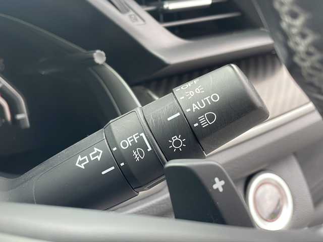ホンダ シビック ハッチバック 千葉県 2018(平30)年 3.9万km ホワイトオーキッドパール ワンオーナー　ホンダセンシング　Ｂカメ　純正ナビ　ＶＸＭ－１８５ＶＦｉ　フルセグＴＶ　ＣＤ　Ｄ＋Ｎ席シートヒーター　ＥＴＣ　純正フロアマット　フルエアロ　純正１８インチＡＷ 保証書　取扱説明書　記録簿