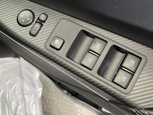 三菱 デリカＤ：５ シャモニー 栃木県 2025(令7)年 0.1千km 白Ⅱ 登録済未使用車/4WD/ターボ/アルパイン製 11インチナビ/（CDDVD/Bluetooth/フルセグTV）/12.8インチフリップダウンモニター/アラウンドビューカメラ/バックカメラ/三菱e-Assist/・衝突被害軽減ブレーキシステム/・踏み間違い衝突防止アシスト/・オートマチックハイビーム/・標識認識システム/・先行車発進通知/・車線逸脱警報システム/・車線逸脱防止支援機能/・ふらつき警報/・前方衝突予測警報/レーダークルーズコントロール/運転席パワーシート/前席シートヒーター/両側パワースライドドア/パワーバックドア/LEDヘッドライト/純正18インチAW/アイドリングストップ