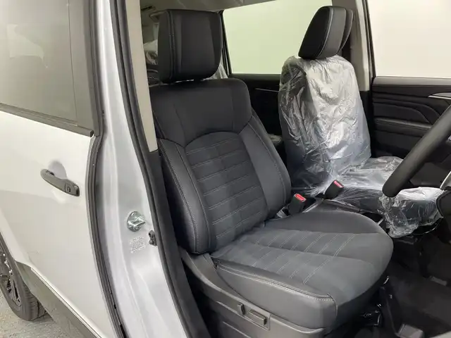 三菱 デリカＤ：５ シャモニー 栃木県 2025(令7)年 0.1千km 白Ⅱ 登録済未使用車/4WD/ターボ/アルパイン製 11インチナビ/（CDDVD/Bluetooth/フルセグTV）/12.8インチフリップダウンモニター/アラウンドビューカメラ/バックカメラ/三菱e-Assist/・衝突被害軽減ブレーキシステム/・踏み間違い衝突防止アシスト/・オートマチックハイビーム/・標識認識システム/・先行車発進通知/・車線逸脱警報システム/・車線逸脱防止支援機能/・ふらつき警報/・前方衝突予測警報/レーダークルーズコントロール/運転席パワーシート/前席シートヒーター/両側パワースライドドア/パワーバックドア/LEDヘッドライト/純正18インチAW/アイドリングストップ