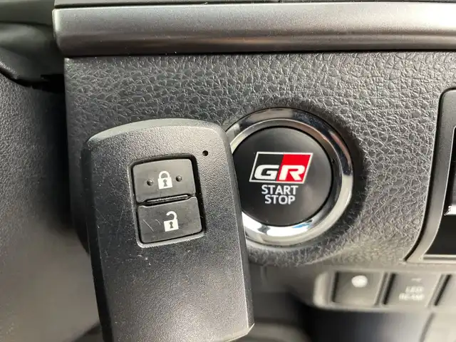 トヨタ ハリアー エレガンス GRスポーツ 新潟県 2019(令1)年 4.3万km ブラック 禁煙車/純正メモリナビ/（BT/FM/AM/フルセグT）/バックカメラ/ステアリングスイッチ/ハーフレザーシート/パワーシート/前後ドライブレコーダー/テレビキャンセラー/フロントフォグライト/電格ミラー/ウィンカーミラー/ETC