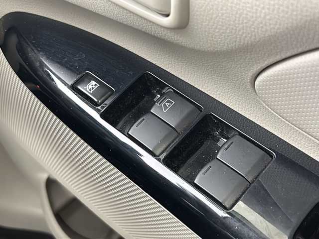 三菱 ｅＫワゴン E 大阪府 2017(平29)年 3.9万km シルキーホワイト 社外メモリナビ　carrozzeria　AVIC-RZ201/ワンセグTV　ipod/バックカメラ/ドライブレコーダー前方/ETC/純正フロアマット/社外ホイール　MULTIFORCHETTA/ライトレベライザー/リモコンキー/キセノンライト/電格ミラー/横滑り防止装置/保証書/取扱説明書