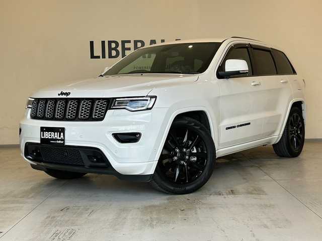 クライスラー・ジープ ジープ グランドチェロキー LTD 熊本県 2019(令1)年 2.9万km ブライトホワイト ・スマートキー/・プッシュスタート/・前後パークセンス/・リアパークセンスブレーキアシスト/・ヒルスタートアシスト/・オートディムハイビーム/・クルーズコントロール(追従式)/・ハーフレザーシート /・前席パワーシート/・前席シートヒーター /・純正メモリナビ/　【BT・USB・AUX・AppleCarPlay・AndroidAuto】/・フルセグTV/・バックカメラ/・フロント/・ETC/・LEDヘッドランプ/・LEDフォグランプ/・純正ラバーマット/・純正バイザー/・保証書/取説