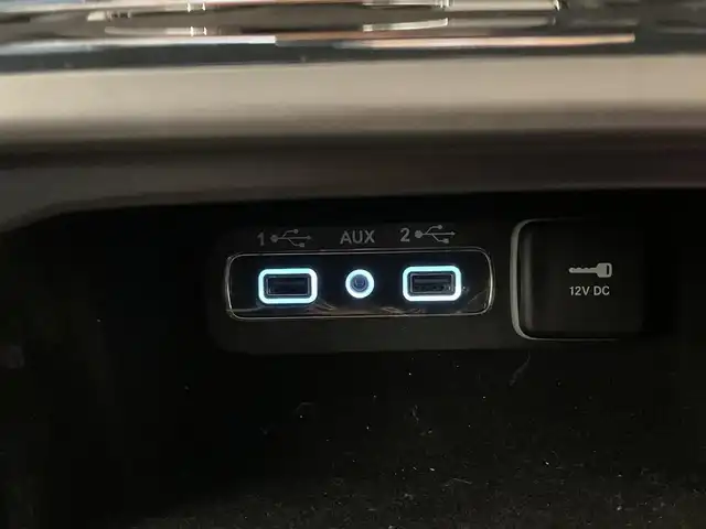 クライスラー・ジープ ジープ グランドチェロキー LTD 熊本県 2019(令1)年 2.9万km ブライトホワイト ・スマートキー/・プッシュスタート/・前後パークセンス/・リアパークセンスブレーキアシスト/・ヒルスタートアシスト/・オートディムハイビーム/・クルーズコントロール(追従式)/・ハーフレザーシート /・前席パワーシート/・前席シートヒーター /・純正メモリナビ/　【BT・USB・AUX・AppleCarPlay・AndroidAuto】/・フルセグTV/・バックカメラ/・フロント/・ETC/・LEDヘッドランプ/・LEDフォグランプ/・純正ラバーマット/・純正バイザー/・保証書/取説