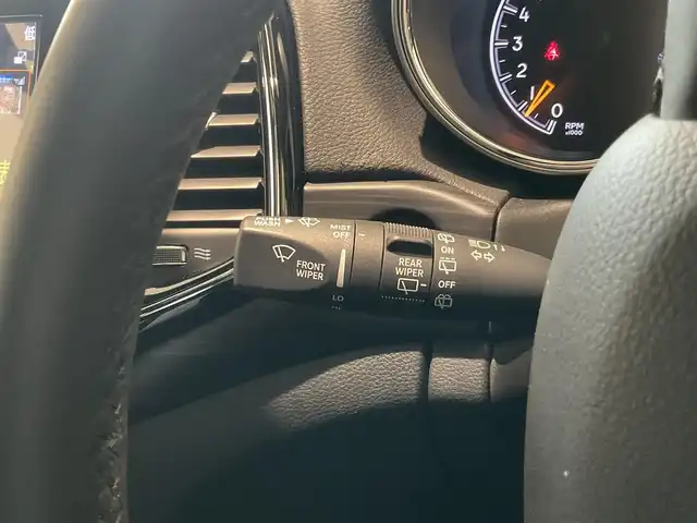 クライスラー・ジープ ジープ グランドチェロキー LTD 熊本県 2019(令1)年 2.9万km ブライトホワイト ・スマートキー/・プッシュスタート/・前後パークセンス/・リアパークセンスブレーキアシスト/・ヒルスタートアシスト/・オートディムハイビーム/・クルーズコントロール(追従式)/・ハーフレザーシート /・前席パワーシート/・前席シートヒーター /・純正メモリナビ/　【BT・USB・AUX・AppleCarPlay・AndroidAuto】/・フルセグTV/・バックカメラ/・フロント/・ETC/・LEDヘッドランプ/・LEDフォグランプ/・純正ラバーマット/・純正バイザー/・保証書/取説