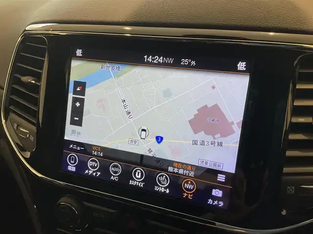 クライスラー・ジープ ジープ グランドチェロキー LTD 熊本県 2019(令1)年 2.9万km ブライトホワイト ・スマートキー/・プッシュスタート/・前後パークセンス/・リアパークセンスブレーキアシスト/・ヒルスタートアシスト/・オートディムハイビーム/・クルーズコントロール(追従式)/・ハーフレザーシート /・前席パワーシート/・前席シートヒーター /・純正メモリナビ/　【BT・USB・AUX・AppleCarPlay・AndroidAuto】/・フルセグTV/・バックカメラ/・フロント/・ETC/・LEDヘッドランプ/・LEDフォグランプ/・純正ラバーマット/・純正バイザー/・保証書/取説