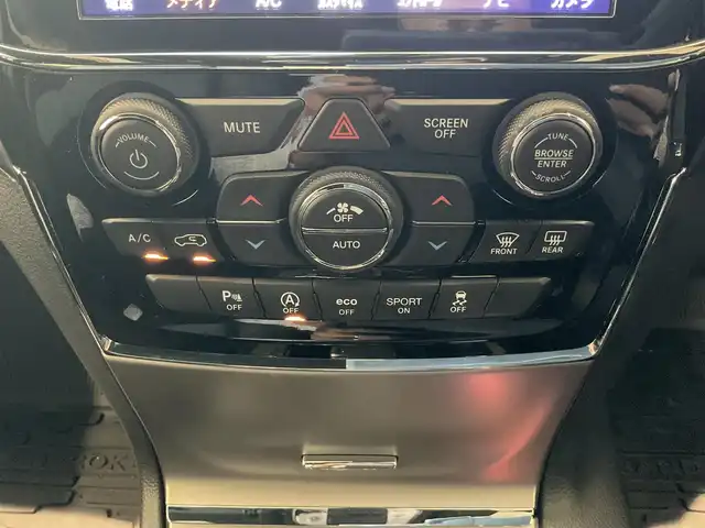 クライスラー・ジープ ジープ グランドチェロキー LTD 熊本県 2019(令1)年 2.9万km ブライトホワイト ・スマートキー/・プッシュスタート/・前後パークセンス/・リアパークセンスブレーキアシスト/・ヒルスタートアシスト/・オートディムハイビーム/・クルーズコントロール(追従式)/・ハーフレザーシート /・前席パワーシート/・前席シートヒーター /・純正メモリナビ/　【BT・USB・AUX・AppleCarPlay・AndroidAuto】/・フルセグTV/・バックカメラ/・フロント/・ETC/・LEDヘッドランプ/・LEDフォグランプ/・純正ラバーマット/・純正バイザー/・保証書/取説