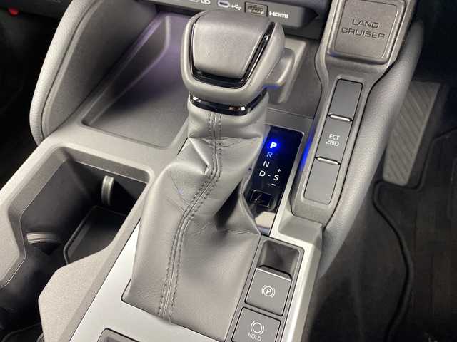 トヨタ ランドクルーザー ２５０ VX 道央・札幌 2024(令6)年 1.6万km プラチナホワイトパールマイカ ・４WD /寒冷地仕様/・トヨタセーフティセンス/・プリクラッシュセーフティ/・レーダークルーズコントロール/・純正１２.3インチディスプレイ/・コネクトナビ/Bluetooth/USB/・パノラミックビューモニター/・バックカメラ /・ムーンルーフ/ パワーバックドア/・レザーシート/パワーシート/・シートヒーター/ベンチレーション/・LEDライト/オートハイビーム/・バックフォグ/・ビルトインETC/・デジタルインナーミラー/・ドライブレコーダー前後/・スマートキー