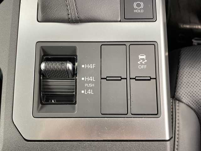 トヨタ ランドクルーザー ２５０ VX 道央・札幌 2024(令6)年 1.6万km プラチナホワイトパールマイカ ・４WD /寒冷地仕様/・トヨタセーフティセンス/・プリクラッシュセーフティ/・レーダークルーズコントロール/・純正１２.3インチディスプレイ/・コネクトナビ/Bluetooth/USB/・パノラミックビューモニター/・バックカメラ /・ムーンルーフ/ パワーバックドア/・レザーシート/パワーシート/・シートヒーター/ベンチレーション/・LEDライト/オートハイビーム/・バックフォグ/・ビルトインETC/・デジタルインナーミラー/・ドライブレコーダー前後/・スマートキー