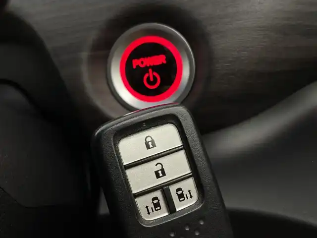 ホンダ フリード ハイブリット G ホンダセンシング 新潟県 2020(令2)年 3.9万km プラチナホワイトパール ワンオーナー　/バックモニター　/フルセグＴＶ(走行中視聴可能)　/メモリナビ(AM/FM/CD/DVD/BT)　/Ｂｌｕｅｔｏｏｔｈ接続　/ＡＷ付きスタッドレスタイヤ/ステアリングスイッチ　/両側パワースライドドア　/運転席助手席シートヒーター　/追従型クルーズコントロール　/保証書/取扱説明書/記録簿
