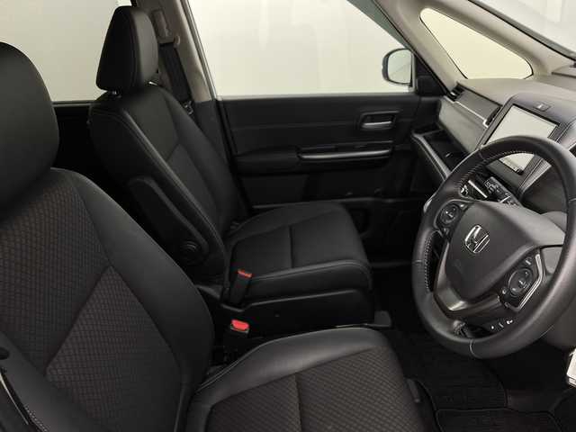 ホンダ フリード ハイブリット G ホンダセンシング 新潟県 2020(令2)年 3.9万km プラチナホワイトパール ワンオーナー　/バックモニター　/フルセグＴＶ(走行中視聴可能)　/メモリナビ(AM/FM/CD/DVD/BT)　/Ｂｌｕｅｔｏｏｔｈ接続　/ＡＷ付きスタッドレスタイヤ/ステアリングスイッチ　/両側パワースライドドア　/運転席助手席シートヒーター　/追従型クルーズコントロール　/保証書/取扱説明書/記録簿