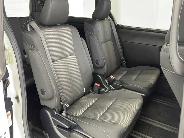 トヨタ ヴォクシー ZS 岐阜県 2017(平29)年 7.9万km ホワイトパールクリスタルシャイン 純正9インチナビ　/ (AM/FM/CD/DVD/Bluetooth/フルセグTV)/純正フリップダウンモニター/トヨタセーフティセンス/　プリクラッシュセーフティ/　レーンキープアシスト/　オートハイビーム/クルーズコントロール/ETC2.0/純正ドライブレコーダー/LEDヘッドライト/純正アルミホイール/純正フロアマット/純正ドアバイザー