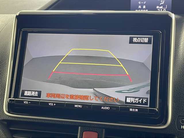 トヨタ ヴォクシー ZS 岐阜県 2017(平29)年 7.9万km ホワイトパールクリスタルシャイン 純正9インチナビ　/ (AM/FM/CD/DVD/Bluetooth/フルセグTV)/純正フリップダウンモニター/トヨタセーフティセンス/　プリクラッシュセーフティ/　レーンキープアシスト/　オートハイビーム/クルーズコントロール/ETC2.0/純正ドライブレコーダー/LEDヘッドライト/純正アルミホイール/純正フロアマット/純正ドアバイザー