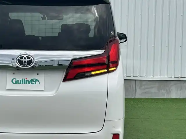 トヨタ アルファード S Cパッケージ 香川県 2020(令2)年 3.8万km ホワイトパールクリスタルシャイン Wサンルーフ/純正12.1型後席モニター/純正9型ディスプレイオーディオ/（ナビ機能/フルセグTV/Bluetooth/USB）/DVDデッキ/バックカメラ/トヨタセーフティセンス/・プリクラッシュセーフティ（PCS）/・アダプティブクルーズコントロール（ACC）/・オートマチックハイビーム（AHB）/・レーントレーシングアシスト（LTA）/・パーキングブレーキサポート（PKSB）/・リヤクロストラフィックアラート（RCTA）/・ロードサインアシスト（RSA）/コーナーセンサー/ブラインドスポットモニター（BSM）/3眼LEDヘッドライト/デジタルインナーミラー/ドライブレコーダー/ビルトインETC/黒革シート/ベンチレーション機能（シートヒーター/クーラー）/前席パワーシート/運転席メモリー機能/ウッドコンビステアリング/ステアリングヒーター/ステアリングスイッチ/電動パーキングブレーキ/オートブレーキホールド/ワイヤレス充電器（置くだけ充電器）/nanoe(ナノイー)/後席サンシェード/純正18インチアルミホイール/オート開閉機能付電動格納ミラー