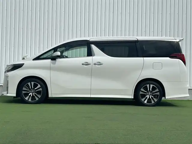 トヨタ アルファード S Cパッケージ 香川県 2020(令2)年 3.8万km ホワイトパールクリスタルシャイン Wサンルーフ/純正12.1型後席モニター/純正9型ディスプレイオーディオ/（ナビ機能/フルセグTV/Bluetooth/USB）/DVDデッキ/バックカメラ/トヨタセーフティセンス/・プリクラッシュセーフティ（PCS）/・アダプティブクルーズコントロール（ACC）/・オートマチックハイビーム（AHB）/・レーントレーシングアシスト（LTA）/・パーキングブレーキサポート（PKSB）/・リヤクロストラフィックアラート（RCTA）/・ロードサインアシスト（RSA）/コーナーセンサー/ブラインドスポットモニター（BSM）/3眼LEDヘッドライト/デジタルインナーミラー/ドライブレコーダー/ビルトインETC/黒革シート/ベンチレーション機能（シートヒーター/クーラー）/前席パワーシート/運転席メモリー機能/ウッドコンビステアリング/ステアリングヒーター/ステアリングスイッチ/電動パーキングブレーキ/オートブレーキホールド/ワイヤレス充電器（置くだけ充電器）/nanoe(ナノイー)/後席サンシェード/純正18インチアルミホイール/オート開閉機能付電動格納ミラー