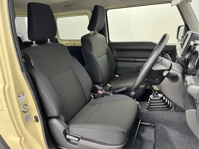 スズキ ジムニー XL 福岡県 2024(令6)年 0.6万km シフォンアイボリーM プッシュスタート　/コーナーセンサー　/衝突被害軽減ブレーキ　/レーンキープ　/アイドリングストップ　/ヒルディセントコントロール　/シートヒーター　/ヒーテッドドアミラー　/純正１６インチＡＷ　/ＬＥＤヘッドライト