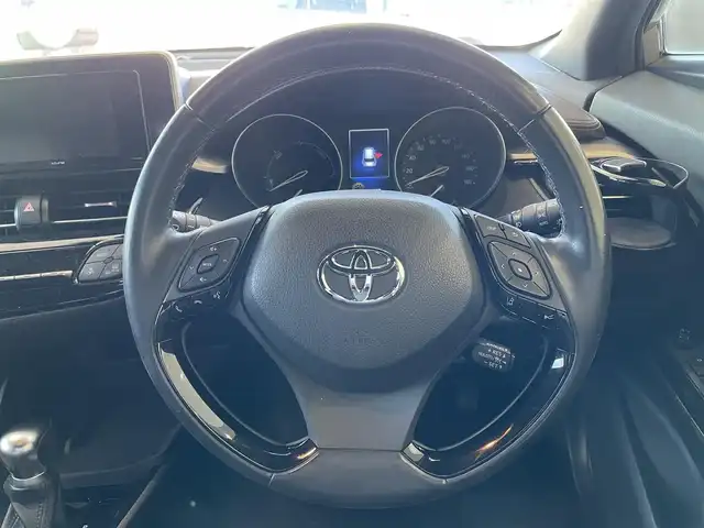 トヨタ Ｃ－ＨＲ G 秋田県 2018(平30)年 5.6万km ブラック/メタルストリームM 社外メモリーナビ/　CD/DVD/SD/　フルセグ/Bluetooth/衝突軽減ブレーキ/レーンキープ/クルーズコントロール/ハーフレザーシート/バックカメラ/ビルトインETC/LEDヘッドライト/純正エンジンスターター/シートヒーター/冬タイヤAWセットあり/純正フロアマット/ドアバイザー