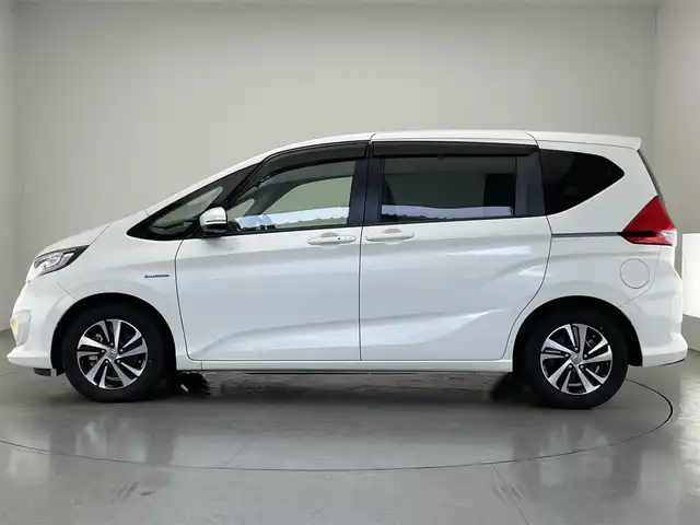 ホンダ フリード＋ ハイブリット EX 愛知県 2017(平29)年 4.9万km ホワイトオーキッドパール 純正ナビ　バックカメラ　ＨＤＭＩ　禁煙　両側パワスラ　黒ハーフレザー　シートヒーター　ホンダセンシング　衝突軽減　ＬＥＤオートライト　誤発進抑制　追従クルコン　レーンキープ　フルセグ　ＤＶＤ　フォグ