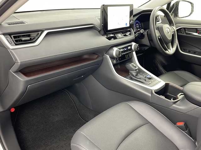トヨタ ＲＡＶ４ G Zパッケージ 道央・札幌 2024(令6)年 1.3万km プラチナホワイトパールマイカ ・4WD/・寒冷地仕様/・純正ナビ/　BT/Miracast/・フルセグTV/・バックカメラ/・全方位カメラ/・ToyotaSafetySense/　プリクラッシュセーフティ/　レーントレーシングアシスト/　レーダークルーズコントロール/　オートマチックハイビーム/　ロードサインアシスト/・パーキングサポートブレーキ/・レザーシート/・前席パワーシート/・前席シートヒーター/・前席ベンチレーション/・パワーバックドア/・デジダルインナーミラー/・革巻ステアリング/・ステアリングヒーター/・オートライト/・LEDヘッドライト/・フォグランプ/・社外フロアマット/・スマートキー/・ビルトインETC