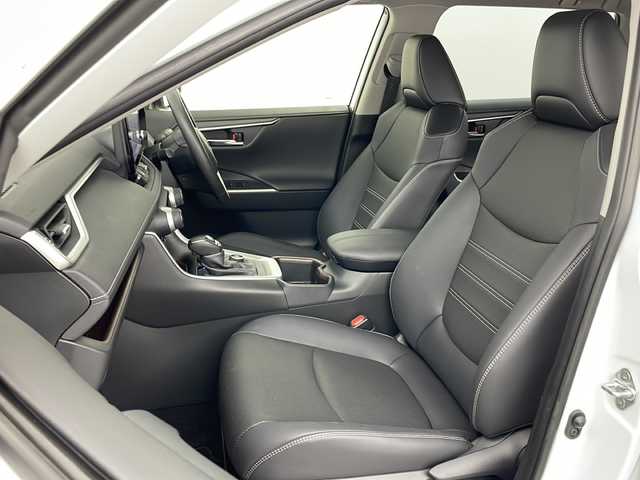 トヨタ ＲＡＶ４ G Zパッケージ 道央・札幌 2024(令6)年 1.3万km プラチナホワイトパールマイカ ・4WD/・寒冷地仕様/・純正ナビ/　BT/Miracast/・フルセグTV/・バックカメラ/・全方位カメラ/・ToyotaSafetySense/　プリクラッシュセーフティ/　レーントレーシングアシスト/　レーダークルーズコントロール/　オートマチックハイビーム/　ロードサインアシスト/・パーキングサポートブレーキ/・レザーシート/・前席パワーシート/・前席シートヒーター/・前席ベンチレーション/・パワーバックドア/・デジダルインナーミラー/・革巻ステアリング/・ステアリングヒーター/・オートライト/・LEDヘッドライト/・フォグランプ/・社外フロアマット/・スマートキー/・ビルトインETC