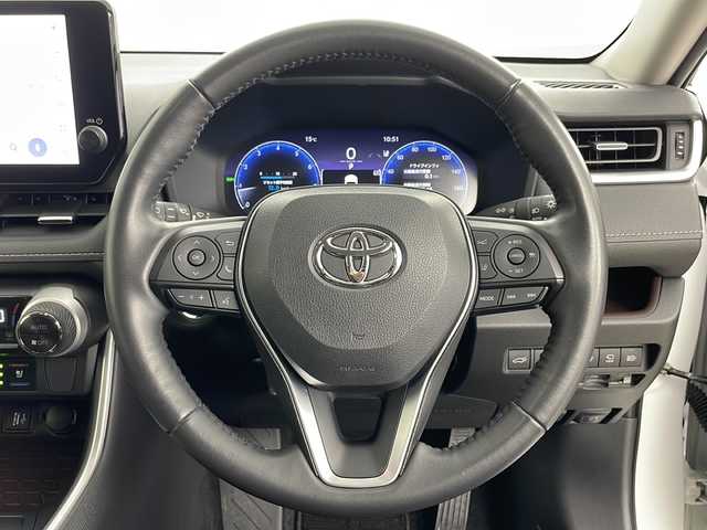 トヨタ ＲＡＶ４ G Zパッケージ 道央・札幌 2024(令6)年 1.3万km プラチナホワイトパールマイカ ・4WD/・寒冷地仕様/・純正ナビ/　BT/Miracast/・フルセグTV/・バックカメラ/・全方位カメラ/・ToyotaSafetySense/　プリクラッシュセーフティ/　レーントレーシングアシスト/　レーダークルーズコントロール/　オートマチックハイビーム/　ロードサインアシスト/・パーキングサポートブレーキ/・レザーシート/・前席パワーシート/・前席シートヒーター/・前席ベンチレーション/・パワーバックドア/・デジダルインナーミラー/・革巻ステアリング/・ステアリングヒーター/・オートライト/・LEDヘッドライト/・フォグランプ/・社外フロアマット/・スマートキー/・ビルトインETC