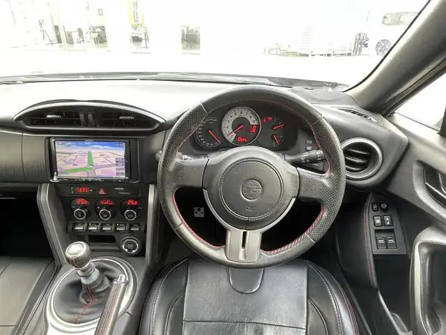 トヨタ ８６ GT 群馬県 2012(平24)年 6.3万km ダークグレーメタリック 社外SDナビゲーション/（CD/DVD/SD/BT/ワンセグTV）/ETC/キセノンライト/フォグライト/オートライト/シートカバー/ウーハー積み込み/プッシュスタート/電格ミラー/純正フロアマット/純正17インチアルミホイール