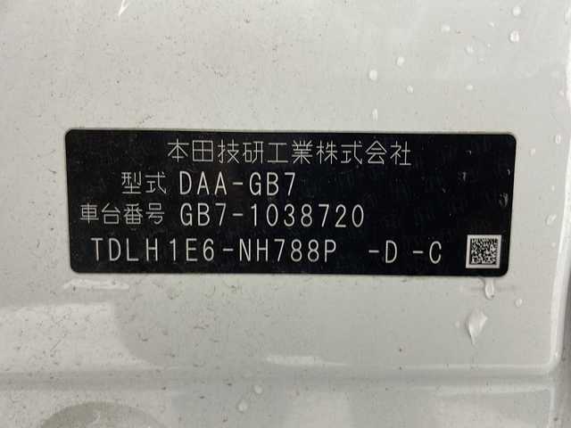 ホンダ フリード ハイブリット G ホンダセンシング 沖縄県 2017(平29)年 6万km ホワイトオーキッドパール 県外仕入れ　/禁煙車　/純正ナビ　ワンセグ　ＣＤ　Ｂｌｕｅｔｏｏｔｈ　/両側パワースライドドア　/ホンダセンシング/クルーズコントロール　/ビルトインＥＴＣ　/スマートキー　/スペアキー１本