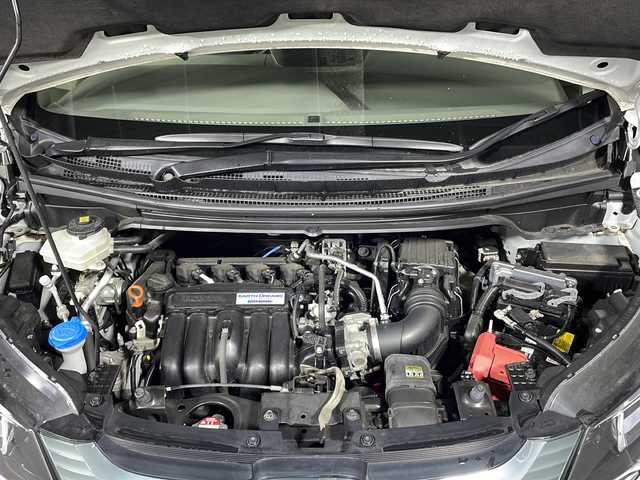 ホンダ フリード ハイブリット G ホンダセンシング 沖縄県 2017(平29)年 6万km ホワイトオーキッドパール 県外仕入れ　/禁煙車　/純正ナビ　ワンセグ　ＣＤ　Ｂｌｕｅｔｏｏｔｈ　/両側パワースライドドア　/ホンダセンシング/クルーズコントロール　/ビルトインＥＴＣ　/スマートキー　/スペアキー１本