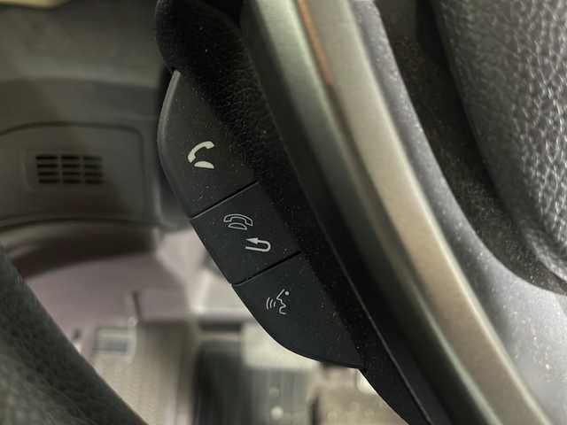 ホンダ フリード ハイブリット G ホンダセンシング 沖縄県 2017(平29)年 6万km ホワイトオーキッドパール 県外仕入れ　/禁煙車　/純正ナビ　ワンセグ　ＣＤ　Ｂｌｕｅｔｏｏｔｈ　/両側パワースライドドア　/ホンダセンシング/クルーズコントロール　/ビルトインＥＴＣ　/スマートキー　/スペアキー１本