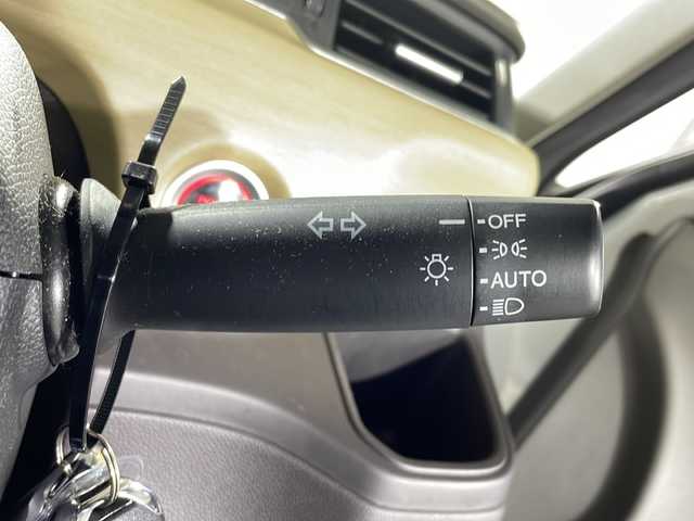 ホンダ フリード ハイブリット G ホンダセンシング 沖縄県 2017(平29)年 6万km ホワイトオーキッドパール 県外仕入れ　/禁煙車　/純正ナビ　ワンセグ　ＣＤ　Ｂｌｕｅｔｏｏｔｈ　/両側パワースライドドア　/ホンダセンシング/クルーズコントロール　/ビルトインＥＴＣ　/スマートキー　/スペアキー１本