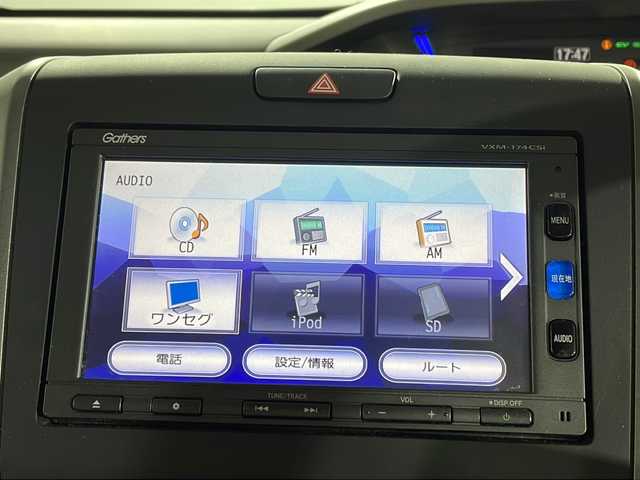 ホンダ フリード ハイブリット G ホンダセンシング 沖縄県 2017(平29)年 6万km ホワイトオーキッドパール 県外仕入れ　/禁煙車　/純正ナビ　ワンセグ　ＣＤ　Ｂｌｕｅｔｏｏｔｈ　/両側パワースライドドア　/ホンダセンシング/クルーズコントロール　/ビルトインＥＴＣ　/スマートキー　/スペアキー１本