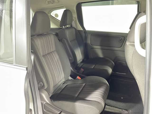 ホンダ フリード ハイブリット G ホンダセンシング 沖縄県 2017(平29)年 6万km ホワイトオーキッドパール 県外仕入れ　/禁煙車　/純正ナビ　ワンセグ　ＣＤ　Ｂｌｕｅｔｏｏｔｈ　/両側パワースライドドア　/ホンダセンシング/クルーズコントロール　/ビルトインＥＴＣ　/スマートキー　/スペアキー１本