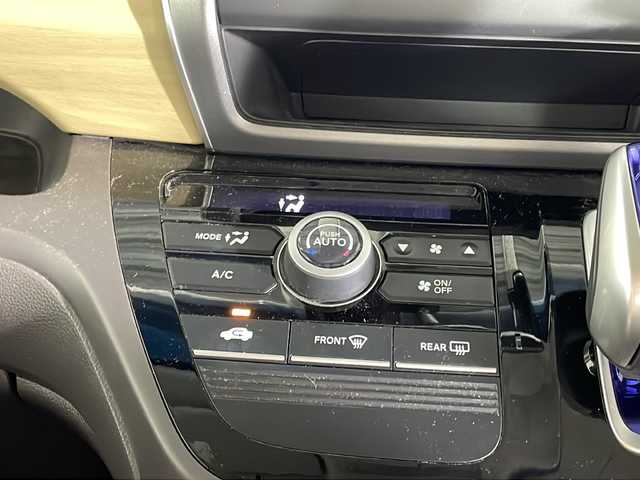 ホンダ フリード ハイブリット G ホンダセンシング 沖縄県 2017(平29)年 6万km ホワイトオーキッドパール 県外仕入れ　/禁煙車　/純正ナビ　ワンセグ　ＣＤ　Ｂｌｕｅｔｏｏｔｈ　/両側パワースライドドア　/ホンダセンシング/クルーズコントロール　/ビルトインＥＴＣ　/スマートキー　/スペアキー１本