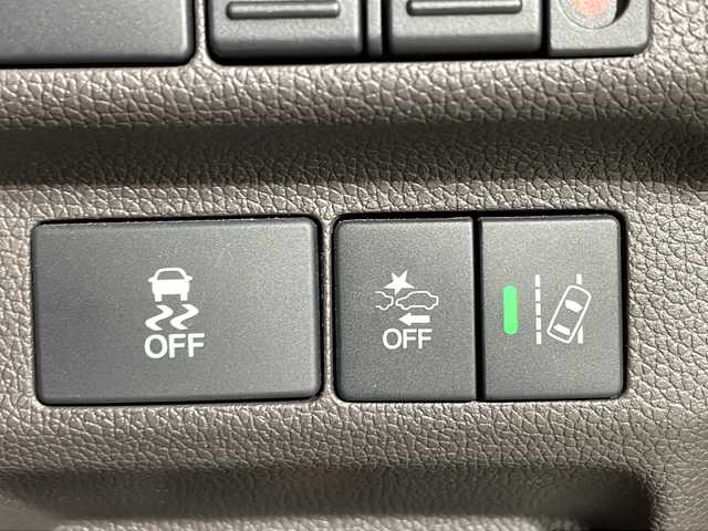 ホンダ フリード ハイブリット G ホンダセンシング 沖縄県 2017(平29)年 6万km ホワイトオーキッドパール 県外仕入れ　/禁煙車　/純正ナビ　ワンセグ　ＣＤ　Ｂｌｕｅｔｏｏｔｈ　/両側パワースライドドア　/ホンダセンシング/クルーズコントロール　/ビルトインＥＴＣ　/スマートキー　/スペアキー１本