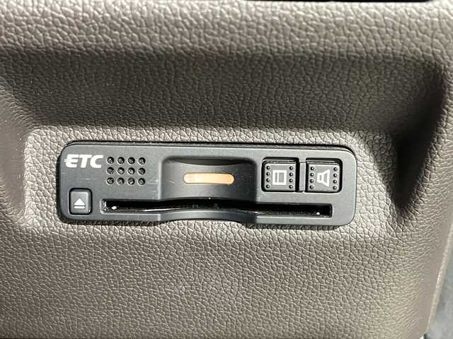 ホンダ フリード ハイブリット G ホンダセンシング 沖縄県 2017(平29)年 6万km ホワイトオーキッドパール 県外仕入れ　/禁煙車　/純正ナビ　ワンセグ　ＣＤ　Ｂｌｕｅｔｏｏｔｈ　/両側パワースライドドア　/ホンダセンシング/クルーズコントロール　/ビルトインＥＴＣ　/スマートキー　/スペアキー１本