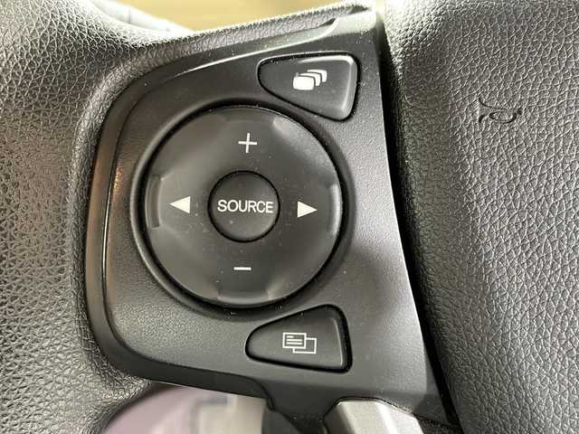 ホンダ フリード ハイブリット G ホンダセンシング 沖縄県 2017(平29)年 6万km ホワイトオーキッドパール 県外仕入れ　/禁煙車　/純正ナビ　ワンセグ　ＣＤ　Ｂｌｕｅｔｏｏｔｈ　/両側パワースライドドア　/ホンダセンシング/クルーズコントロール　/ビルトインＥＴＣ　/スマートキー　/スペアキー１本