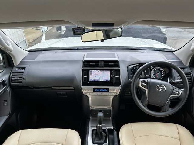 トヨタ ランドクルーザー プラド TX 富山県 2017(平29)年 5.9万km ホワイトパールクリスタルシャイン 4WD/クリアランスソナー/バックソナー/純正ナビ/フルセグTV/バックモニター/ビルトインETC/ドライブレコーダー/セーフティセンスP/・衝突被害軽減ブレーキ/・車線逸脱警報/・オートマチックハイビーム/LEDヘッドランプ/LEDフロントフォグランプ/ステアリングスイッチ/レザー調シートカバー付/社外17インチアルミホイール/スマートキー/プッシュエンジンスタート/禁煙車