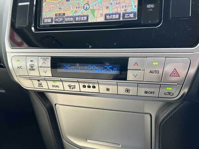 トヨタ ランドクルーザー プラド TX 富山県 2017(平29)年 5.9万km ホワイトパールクリスタルシャイン 4WD/クリアランスソナー/バックソナー/純正ナビ/フルセグTV/バックモニター/ビルトインETC/ドライブレコーダー/セーフティセンスP/・衝突被害軽減ブレーキ/・車線逸脱警報/・オートマチックハイビーム/LEDヘッドランプ/LEDフロントフォグランプ/ステアリングスイッチ/レザー調シートカバー付/社外17インチアルミホイール/スマートキー/プッシュエンジンスタート/禁煙車