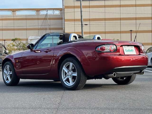 マツダ ロードスター 宮城県 2006(平18)年 2.6万km カッパーレッドマイカ 登録時走行距離25254km/ワンオーナー/社外ストラーダナビ/CD・DVD・Bluetooth・フルセグTV/バックカメラ/HID/社外フロアマット/フォグランプ/パドルシフト/純正アルミホイール/リモコンキー/AC