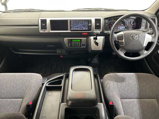 トヨタ ハイエース GL 愛媛県 2017(平29)年 1.6万km ホワイトパールクリスタルシャイン パワースライドドア/15インチアルミホイール/スマートキー/プッシュスタート/LEDヘッドライト//純正ナビ/フルセグTV　バックカメラ　Bluetooth/１２．１型フリップダウンモニター/片側パワースライドドア/スマートエントリー/純正１５インチアルミホイール/ＬＥＤヘッドライト/プッシュスタート/ＥＴＣ/Bluetooth