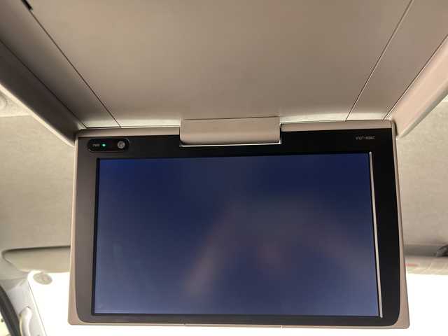 トヨタ ハイエース GL 愛媛県 2017(平29)年 1.6万km ホワイトパールクリスタルシャイン パワースライドドア/15インチアルミホイール/スマートキー/プッシュスタート/LEDヘッドライト//純正ナビ/フルセグTV　バックカメラ　Bluetooth/１２．１型フリップダウンモニター/片側パワースライドドア/スマートエントリー/純正１５インチアルミホイール/ＬＥＤヘッドライト/プッシュスタート/ＥＴＣ/Bluetooth