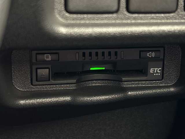 トヨタ ハイエース GL 愛媛県 2017(平29)年 1.6万km ホワイトパールクリスタルシャイン パワースライドドア/15インチアルミホイール/スマートキー/プッシュスタート/LEDヘッドライト//純正ナビ/フルセグTV　バックカメラ　Bluetooth/１２．１型フリップダウンモニター/片側パワースライドドア/スマートエントリー/純正１５インチアルミホイール/ＬＥＤヘッドライト/プッシュスタート/ＥＴＣ/Bluetooth