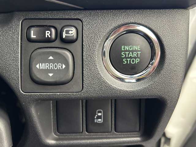 トヨタ ハイエース GL 愛媛県 2017(平29)年 1.6万km ホワイトパールクリスタルシャイン パワースライドドア/15インチアルミホイール/スマートキー/プッシュスタート/LEDヘッドライト//純正ナビ/フルセグTV　バックカメラ　Bluetooth/１２．１型フリップダウンモニター/片側パワースライドドア/スマートエントリー/純正１５インチアルミホイール/ＬＥＤヘッドライト/プッシュスタート/ＥＴＣ/Bluetooth