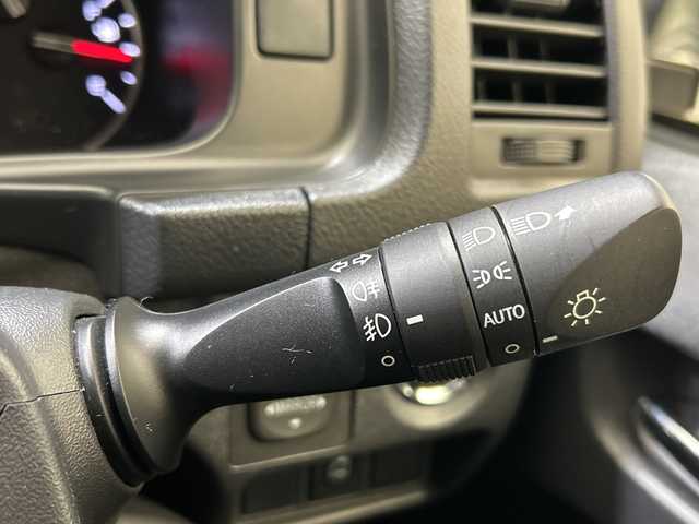 トヨタ ハイエース GL 愛媛県 2017(平29)年 1.6万km ホワイトパールクリスタルシャイン パワースライドドア/15インチアルミホイール/スマートキー/プッシュスタート/LEDヘッドライト//純正ナビ/フルセグTV　バックカメラ　Bluetooth/１２．１型フリップダウンモニター/片側パワースライドドア/スマートエントリー/純正１５インチアルミホイール/ＬＥＤヘッドライト/プッシュスタート/ＥＴＣ/Bluetooth