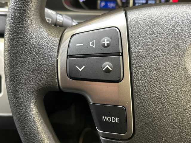 トヨタ ハイエース GL 愛媛県 2017(平29)年 1.6万km ホワイトパールクリスタルシャイン パワースライドドア/15インチアルミホイール/スマートキー/プッシュスタート/LEDヘッドライト//純正ナビ/フルセグTV　バックカメラ　Bluetooth/１２．１型フリップダウンモニター/片側パワースライドドア/スマートエントリー/純正１５インチアルミホイール/ＬＥＤヘッドライト/プッシュスタート/ＥＴＣ/Bluetooth