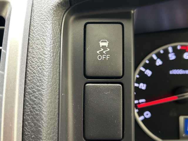 トヨタ ハイエース GL 愛媛県 2017(平29)年 1.6万km ホワイトパールクリスタルシャイン パワースライドドア/15インチアルミホイール/スマートキー/プッシュスタート/LEDヘッドライト//純正ナビ/フルセグTV　バックカメラ　Bluetooth/１２．１型フリップダウンモニター/片側パワースライドドア/スマートエントリー/純正１５インチアルミホイール/ＬＥＤヘッドライト/プッシュスタート/ＥＴＣ/Bluetooth